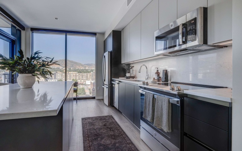 Kitchen with quartz countertops Kitchen with quartz countertops